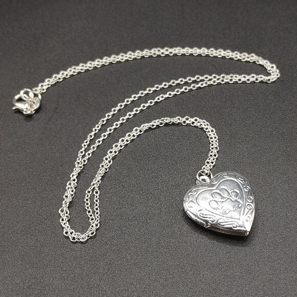 Silver Heart Locket Pet Paw Necklace Woman's Christmas Anniversary Birthday Gift - Picture 1 of 6